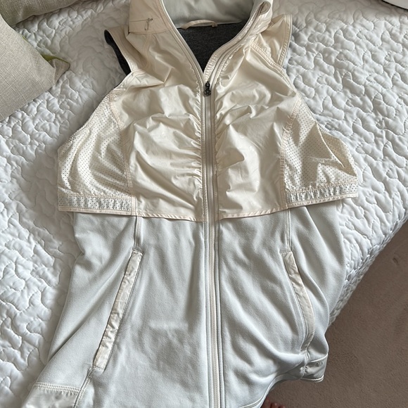 Lululemon Kanto Catch Me Vest
Angel Wing / Ghost Dot Embossed Angel Wing - Picture 4 of 7